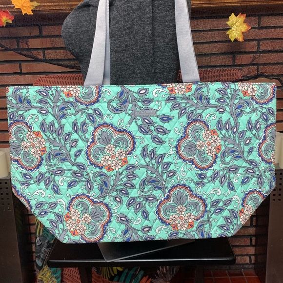Vera Bradley Handbags - Vera Bradley Tote